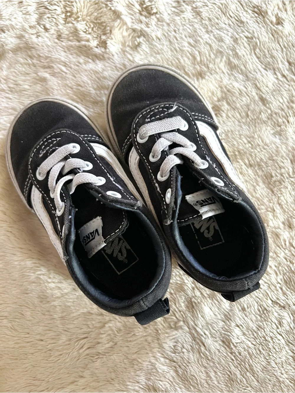 VANS Toddler's Black & White Casual Sneakers Size 6.0
